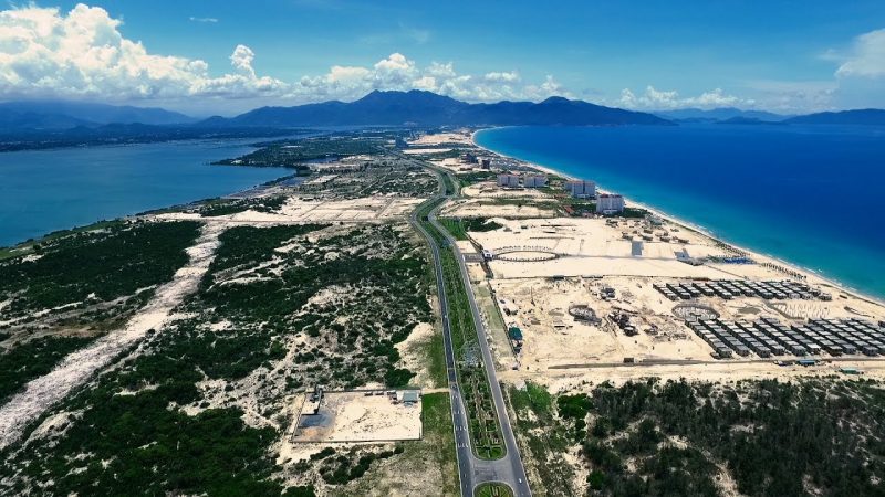 BĐS nghỉ dưỡng Bãi Dài Cam Ranh đang ở giai đoạn "nóng" với rất nhiều dự án đang triển khai hai bên trục đường Nguyễn Tất Thành