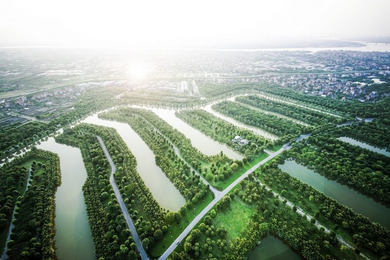 Cây xanh và diện tích mặt nước lớn giúp điều hòa không khí tại Ecopark