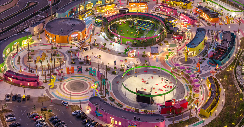 100 Architects được biết đến với những quảng trường, sân chơi và không gian cộng đồng đầy màu sắc, năng lượng