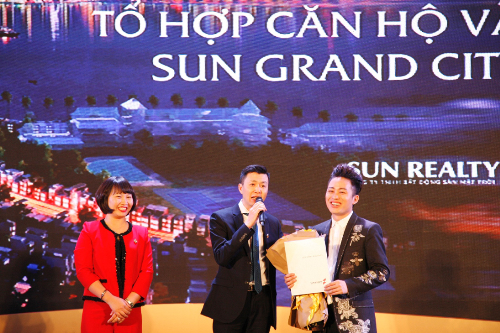 (Ca sĩ, Nghệ sĩ Tùng Dương là cư dân đầu tiên của Sun Grand City Thụy Khuê Residence)