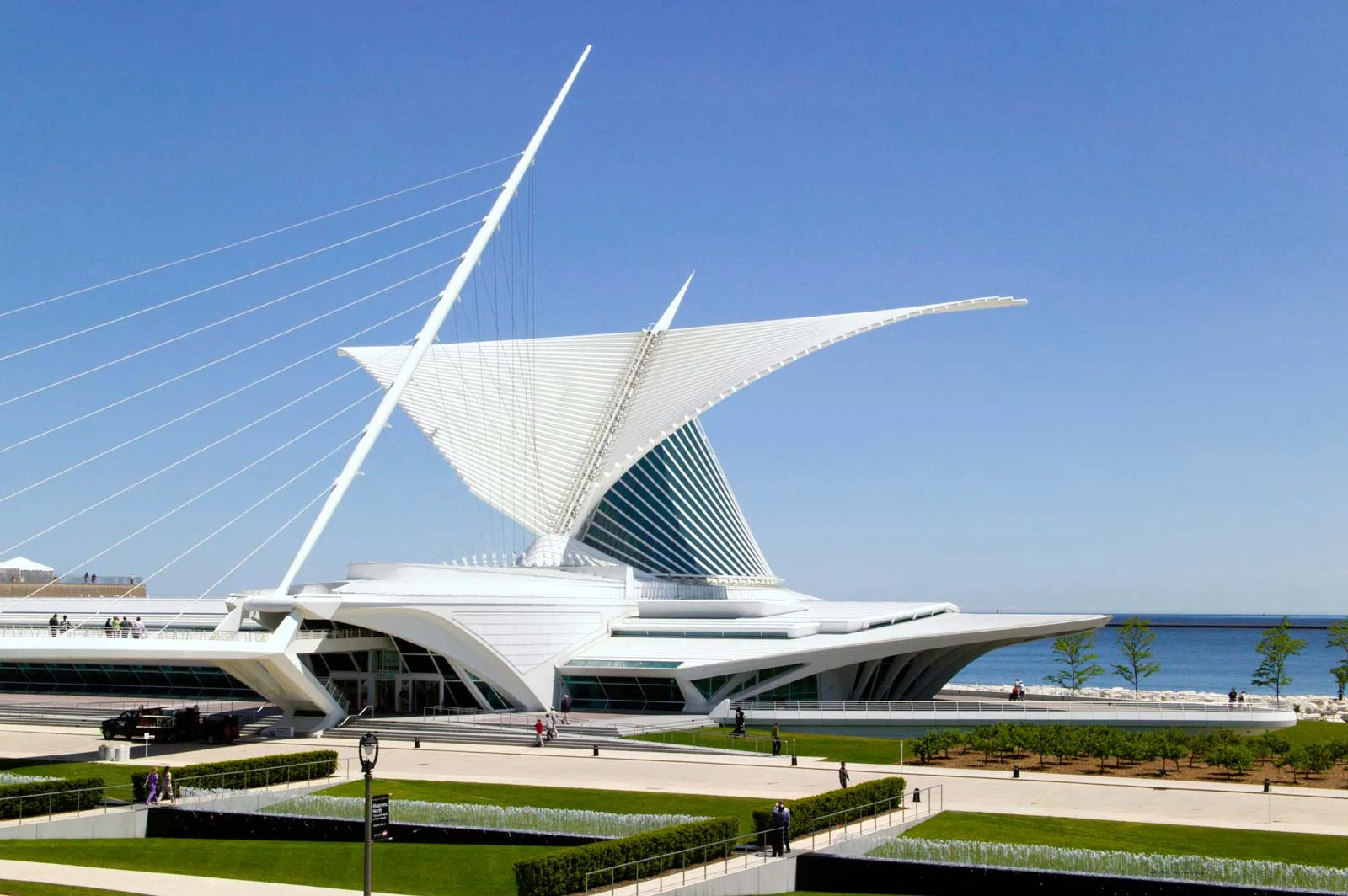 Kiến trúc đương đại độc đáo tại bảo tàng nghệ thuật Milwaukee ở Milwaukee, Wisconsin