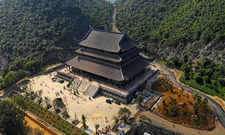 Chùa Tam Chúc là ngôi chùa cổ nhất thế giới, có tuổi đời hơn 1000 năm 
