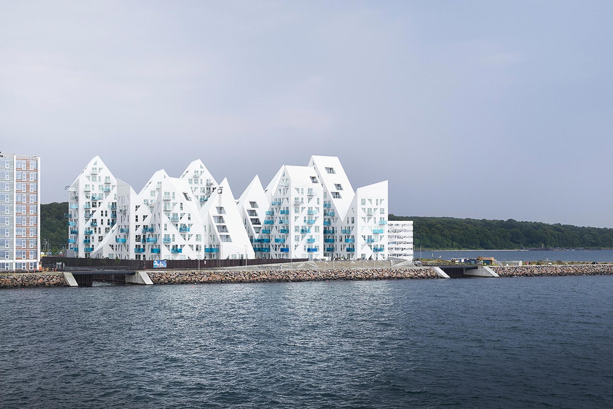 Dự án nhà ở Isbjerget ở Aarhus , Đan Mạch lấy cảm hứng từ những tảng băng trôi