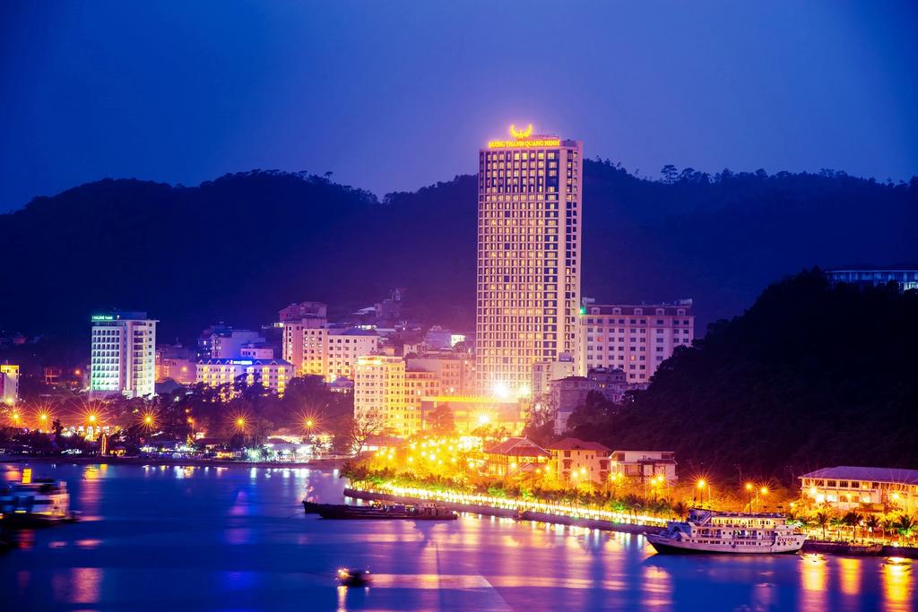 Khách sạn Mường Thanh Hạ Long với vị trí tuyệt đẹp hướng thẳng ra vịnh Hạ Long