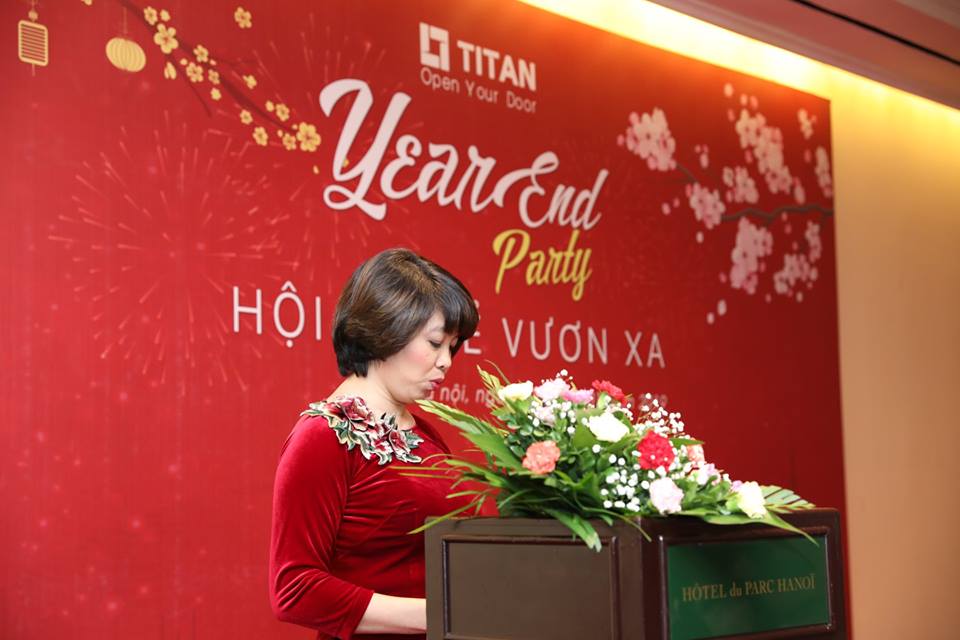 Chị Liên Dung - Chủ tịch HĐQT Titan Group ghi nhận và biểu dương những thành tích mà CBNV công ty đã đạt được trong năm 2018
