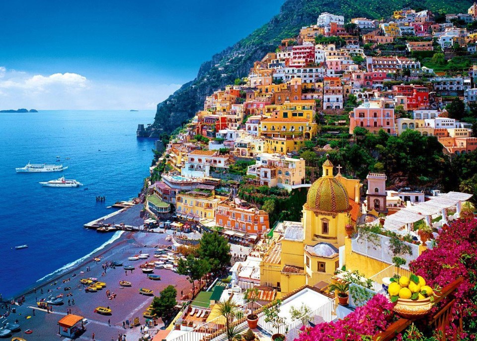 Thị trấn rực rỡ sắc màu của Sun Group Địa Trung Hải 