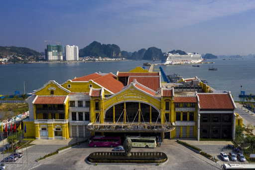 Sun Grand City Marina nằm ngay bên cạnh cảng tàu khách quốc tế Hạ Long