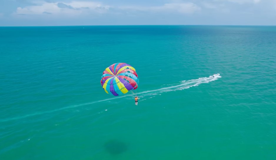 Nhảy dù tại Bãi Sao – hoạt động nhất định phải thử dành cho du khách