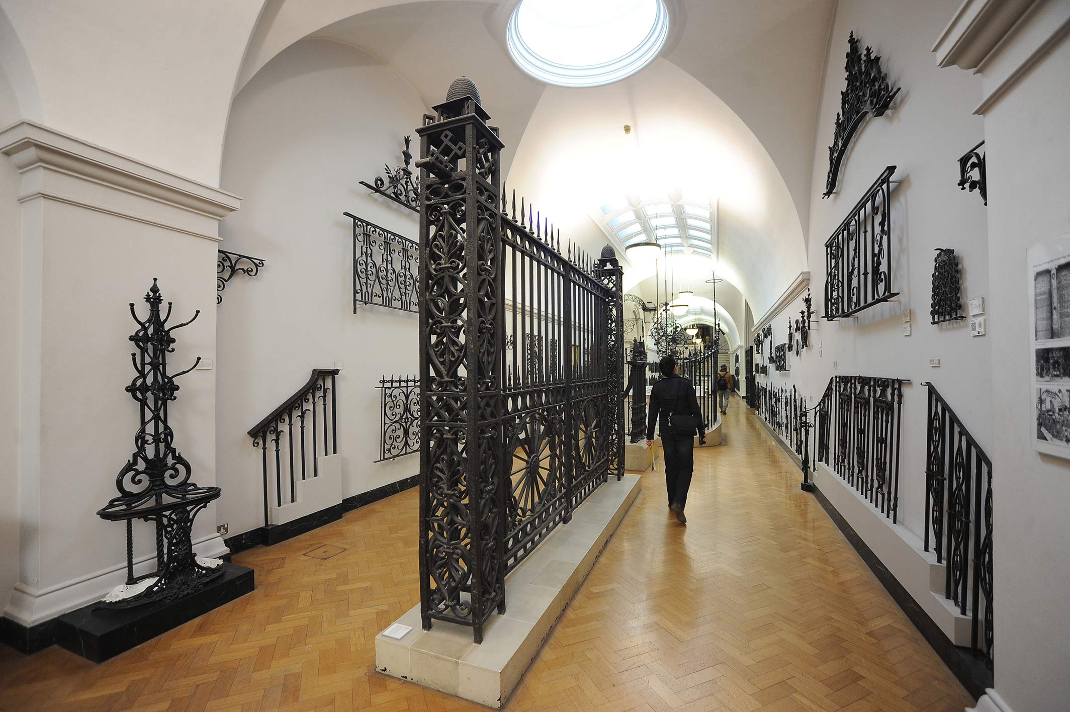 Bảo tàng Victoria & Albert là nơi lưu giữ bộ sưu tập lớn nhất thế giới về những sản phẩm hoa văn từ sắt