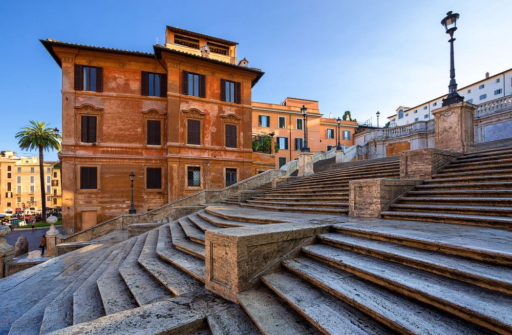 Spanish Steps với những bậc thang đá là công tình có bề dày lịch sử