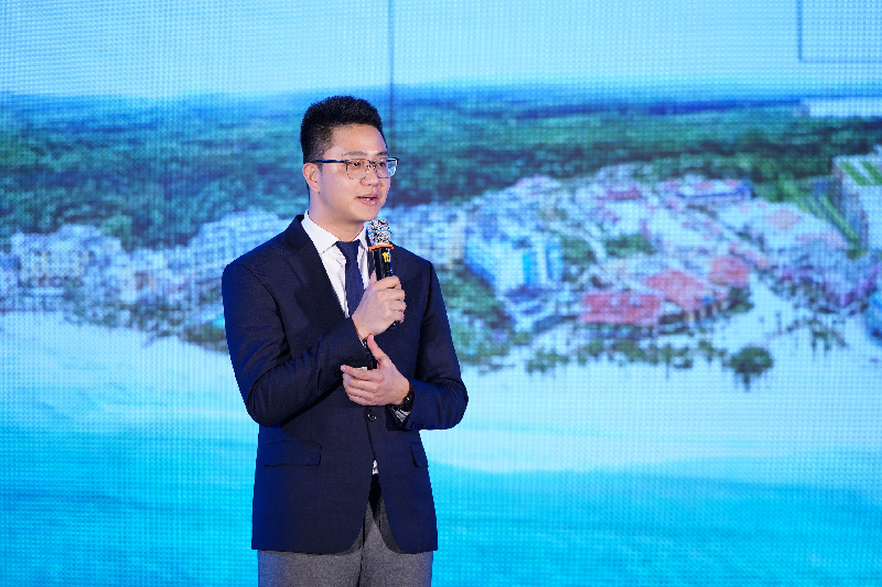 Ông Đinh Gia Long - Quản lý Đại lý KV phía Bắc phân tích chuyên sâu về dự án và giới thiệu cơ hội đầu tư Nam Phú Quốc